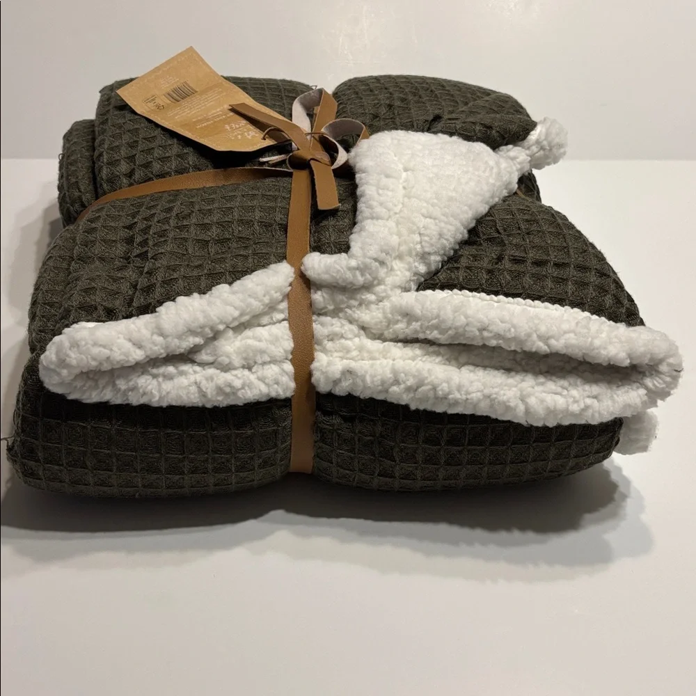 Thyme + Basil Luxury Collection Knit Reversible Blanket Throw in Green